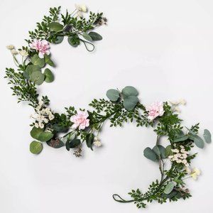Opalhouse Baby's Breath Camellia Floral Garland 5'
